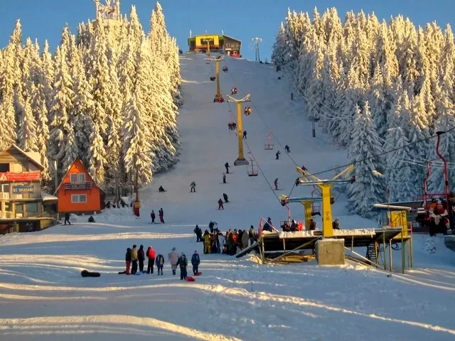 Statiunea Parâng-Petroșani Cazare | Camping / Popas turistic (K0683-70) Imaginea poate fi supusă drepturilor de autor. Se recomandă contactarea titularului drepturilor.