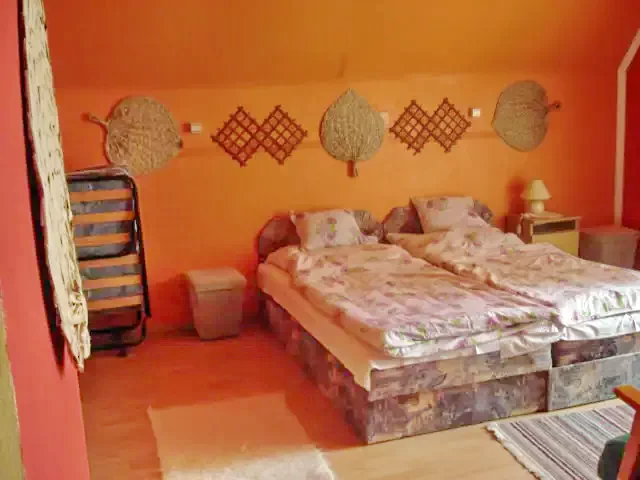 Mișcolț Cazare | Sat de vacanță (K0655-18) Imaginea poate fi supusă drepturilor de autor. Se recomandă contactarea titularului drepturilor.