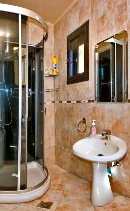 Izvoare Cazare | Sat de vacanță (K1284-14) Imaginea poate fi supusă drepturilor de autor. Se recomandă contactarea titularului drepturilor.