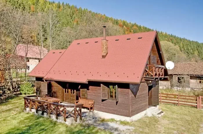 Izvoare Cazare | Cabană (K1284-35) Imaginea poate fi supusă drepturilor de autor. Se recomandă contactarea titularului drepturilor.