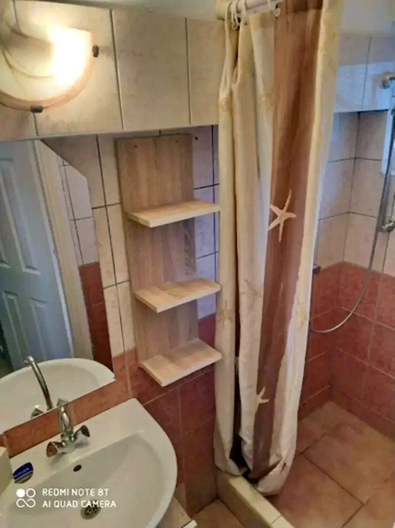  Cazare | Sat de vacanță (K0290-13) Imaginea poate fi supusă drepturilor de autor. Se recomandă contactarea titularului drepturilor.