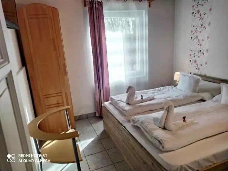  Cazare | Sat de vacanță (K0290-28) Imaginea poate fi supusă drepturilor de autor. Se recomandă contactarea titularului drepturilor.