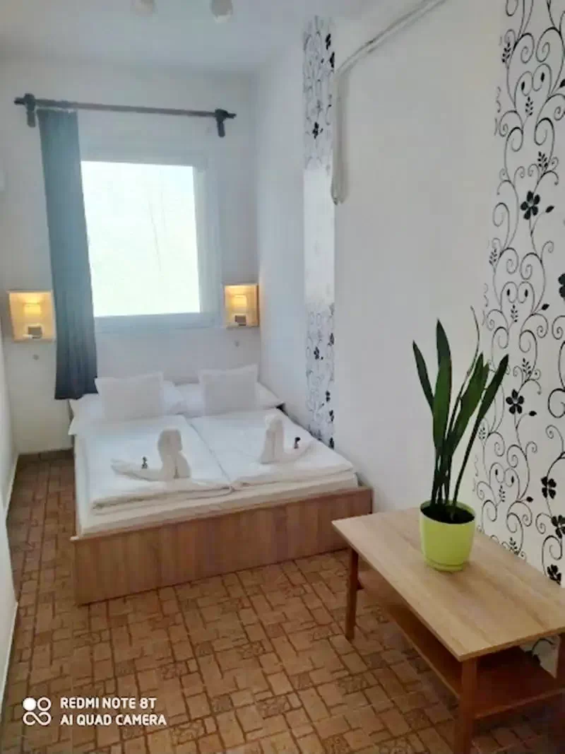  Cazare | Sat de vacanță (K0290-32) Imaginea poate fi supusă drepturilor de autor. Se recomandă contactarea titularului drepturilor.