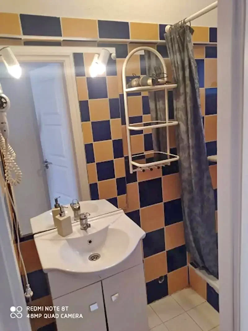  Cazare | Sat de vacanță (K0290-36) Imaginea poate fi supusă drepturilor de autor. Se recomandă contactarea titularului drepturilor.