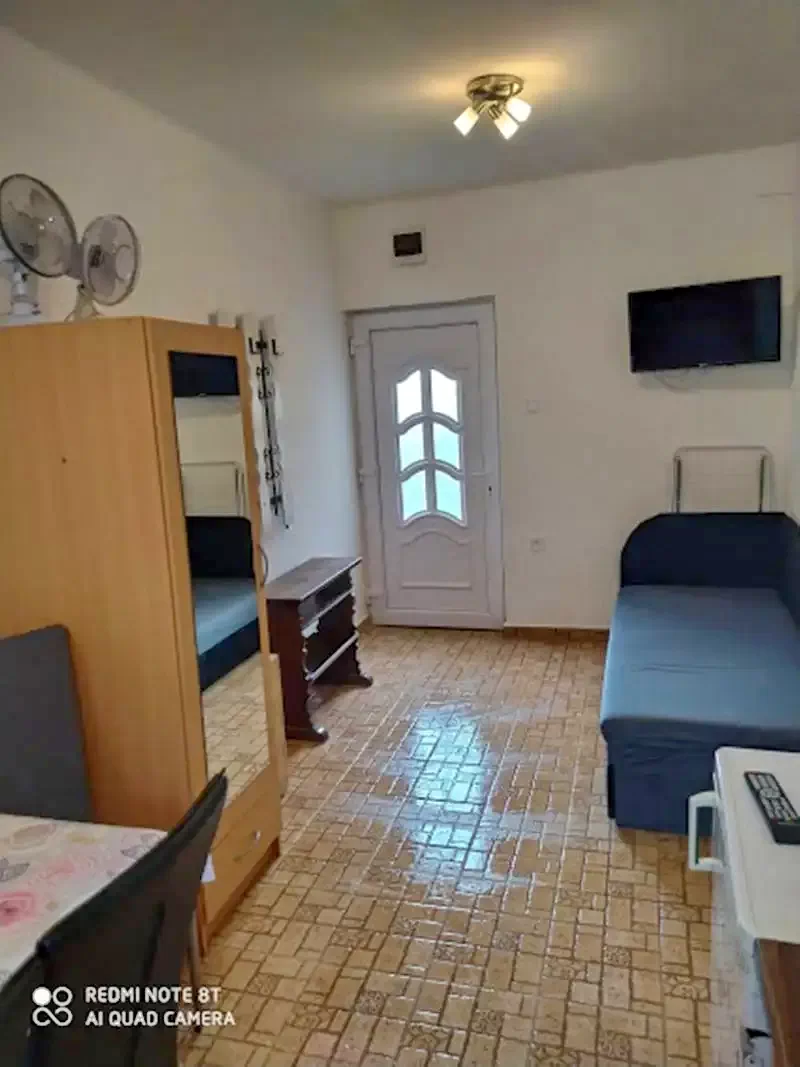  Cazare | Sat de vacanță (K0290-40) Imaginea poate fi supusă drepturilor de autor. Se recomandă contactarea titularului drepturilor.