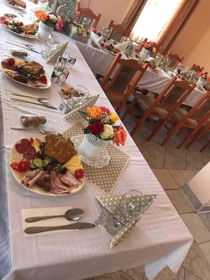 Morăreni Cazare | Motel (K0112-3) Imaginea poate fi supusă drepturilor de autor. Se recomandă contactarea titularului drepturilor.