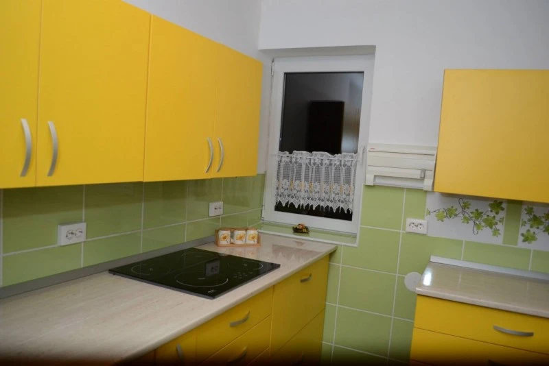 Morăreni Cazare | Motel (K0112-17) Imaginea poate fi supusă drepturilor de autor. Se recomandă contactarea titularului drepturilor.