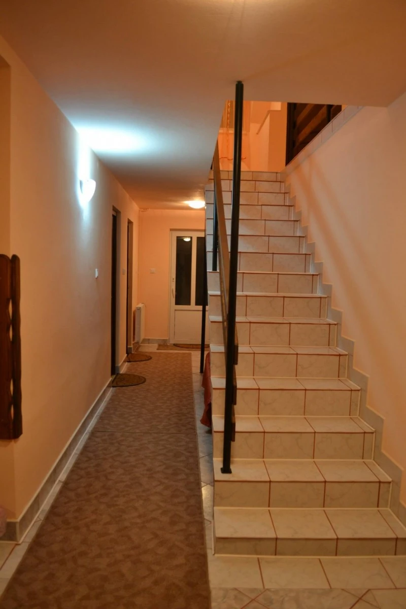 Morăreni Cazare | Motel (K0112-21) Imaginea poate fi supusă drepturilor de autor. Se recomandă contactarea titularului drepturilor.