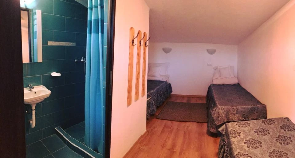 Morăreni Cazare | Motel (K0112-23) Imaginea poate fi supusă drepturilor de autor. Se recomandă contactarea titularului drepturilor.