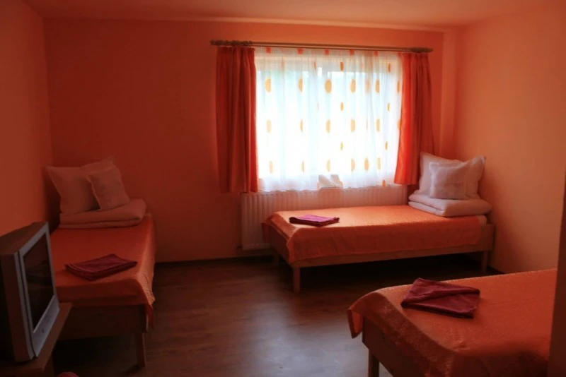 Morăreni Cazare | Motel (K0112-27) Imaginea poate fi supusă drepturilor de autor. Se recomandă contactarea titularului drepturilor.