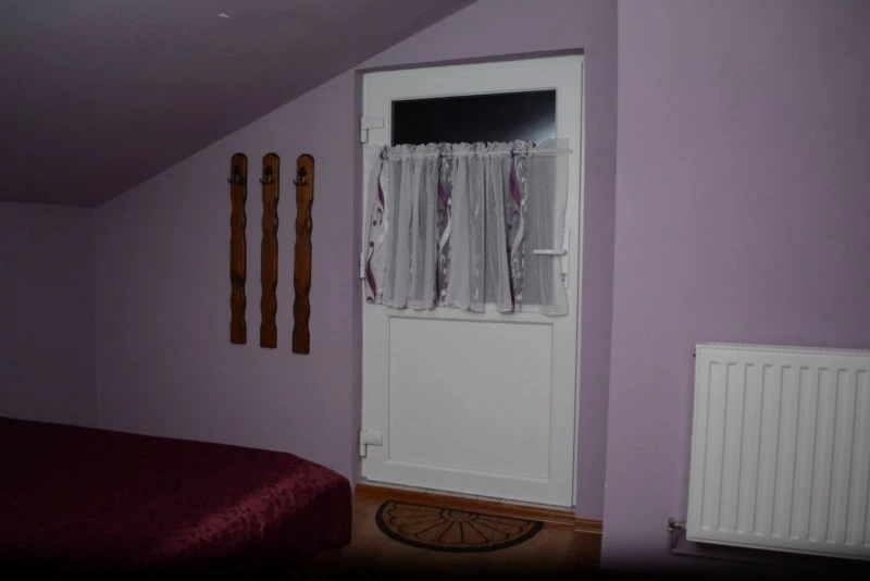 Morăreni Cazare | Motel (K0112-61) Imaginea poate fi supusă drepturilor de autor. Se recomandă contactarea titularului drepturilor.