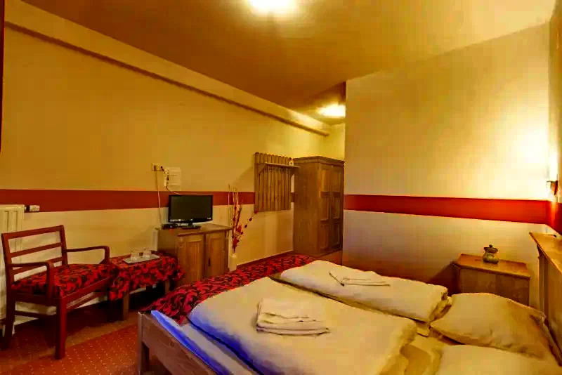 Mugeni Cazare | Motel (K0595-35) Imaginea poate fi supusă drepturilor de autor. Se recomandă contactarea titularului drepturilor.