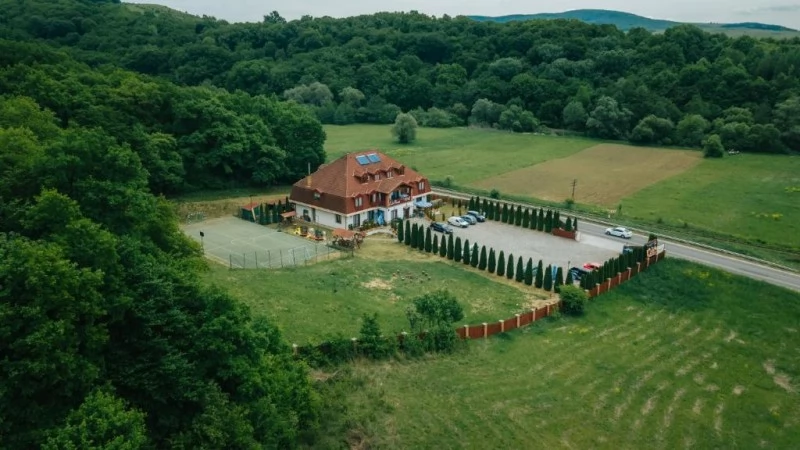 Mugeni Cazare | Motel (K0595-47) Imaginea poate fi supusă drepturilor de autor. Se recomandă contactarea titularului drepturilor.