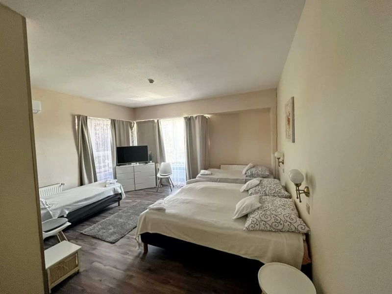  Cazare | Motel (K0021-9) Imaginea poate fi supusă drepturilor de autor. Se recomandă contactarea titularului drepturilor.