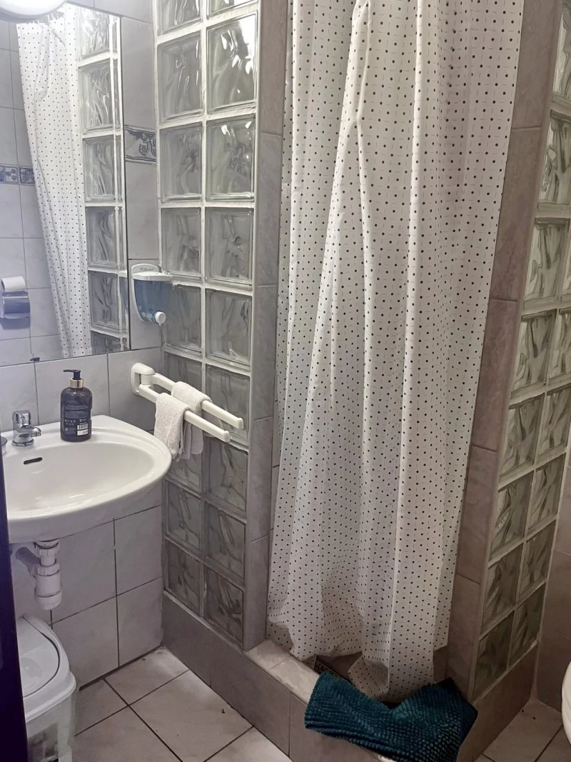  Cazare | Motel (K0021-16) Imaginea poate fi supusă drepturilor de autor. Se recomandă contactarea titularului drepturilor.