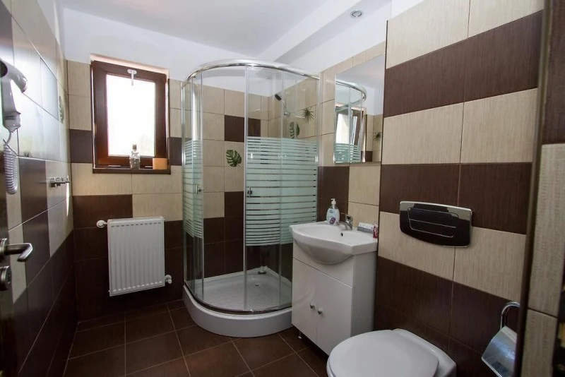 Sâmbăta de Sus Cazare | Motel (K1529-28) Imaginea poate fi supusă drepturilor de autor. Se recomandă contactarea titularului drepturilor.