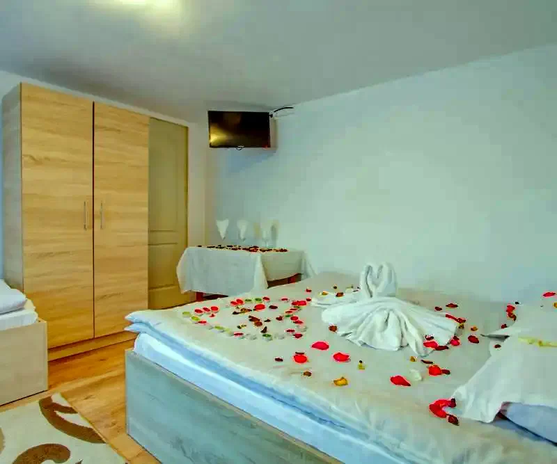 Cazare Bran - Vila Constantin** | Törcsvár - Constantin Villa**. Imaginea poate fi supusă drepturilor de autor. Se recomandă contactarea titularului drepturilor.