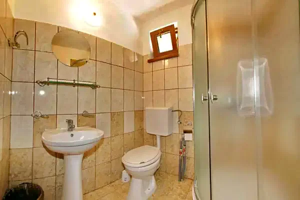 Havasrekettye Szállás | Motel (K0507-6) A kép szerzői jogvédelem alatt állhat. Javasolt a kapcsolatfelvétel a jog tulajdonossal.