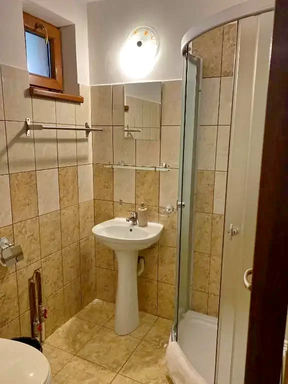 Havasrekettye Szállás | Motel (K0507-13) A kép szerzői jogvédelem alatt állhat. Javasolt a kapcsolatfelvétel a jog tulajdonossal.