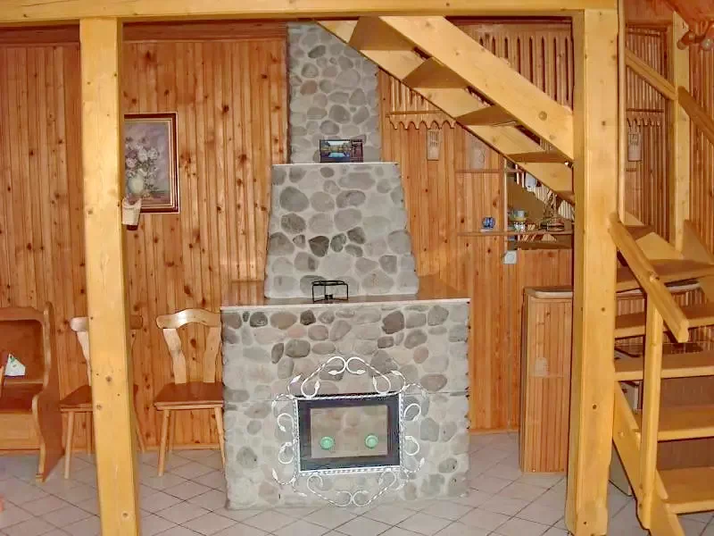 Szováta Szállás | Kulcsosház (K0265-21) A kép szerzői jogvédelem alatt állhat. Javasolt a kapcsolatfelvétel a jog tulajdonossal. Szováta Szállás | Kulcsosház (K0265-21) A kép szerzői jogvédelem alatt állhat. Javasolt a kapcsolatfelvétel a jog tulajdonossal.