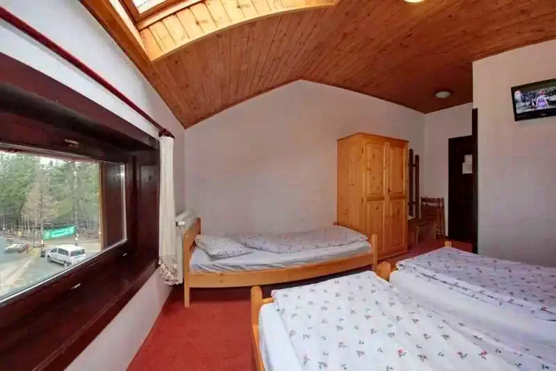 Harghita-Băi Cazare | Motel (K1206-33) Imaginea poate fi supusă drepturilor de autor. Se recomandă contactarea titularului drepturilor.