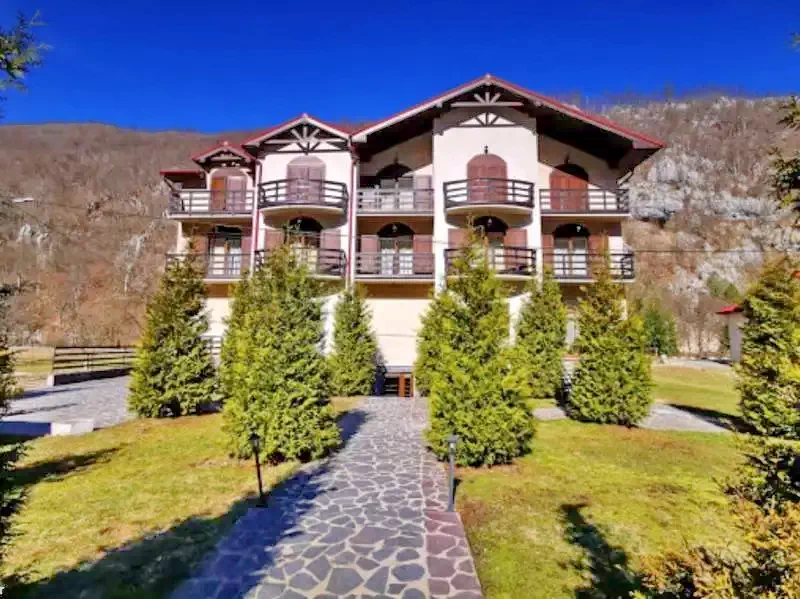 Remeți Cazare | Motel (K0865-39) Imaginea poate fi supusă drepturilor de autor. Se recomandă contactarea titularului drepturilor.