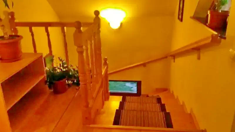 Harghita-Băi Cazare | Cabană (K1215-9) Imaginea poate fi supusă drepturilor de autor. Se recomandă contactarea titularului drepturilor.