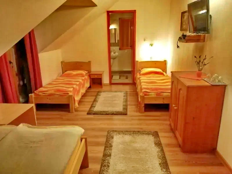 Harghita-Băi Cazare | Cabană (K1215-11) Imaginea poate fi supusă drepturilor de autor. Se recomandă contactarea titularului drepturilor.