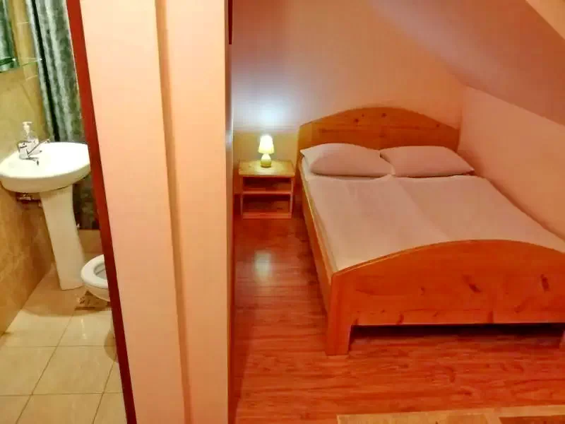 Harghita-Băi Cazare | Cabană (K1215-14) Imaginea poate fi supusă drepturilor de autor. Se recomandă contactarea titularului drepturilor.