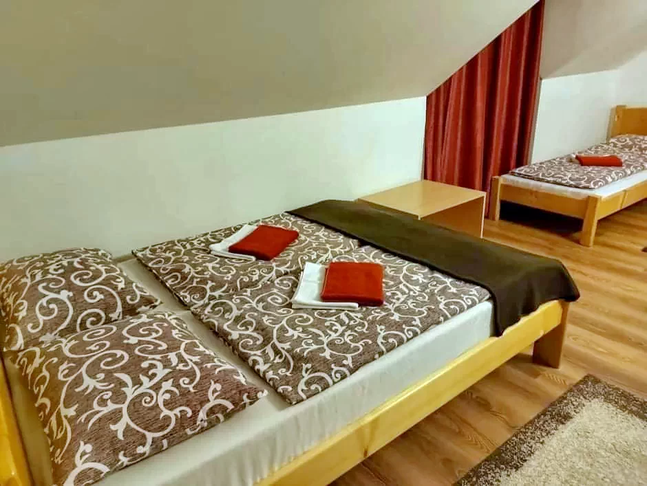 Harghita-Băi Cazare | Sat de vacanță (K1215-25) Imaginea poate fi supusă drepturilor de autor. Se recomandă contactarea titularului drepturilor.