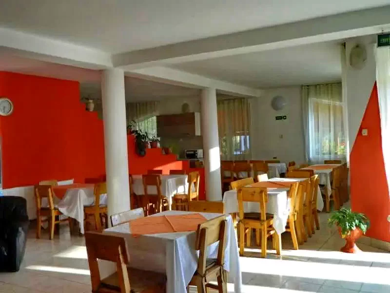 Ocna Șugatag Cazare | Motel (K1007-5) Imaginea poate fi supusă drepturilor de autor. Se recomandă contactarea titularului drepturilor.