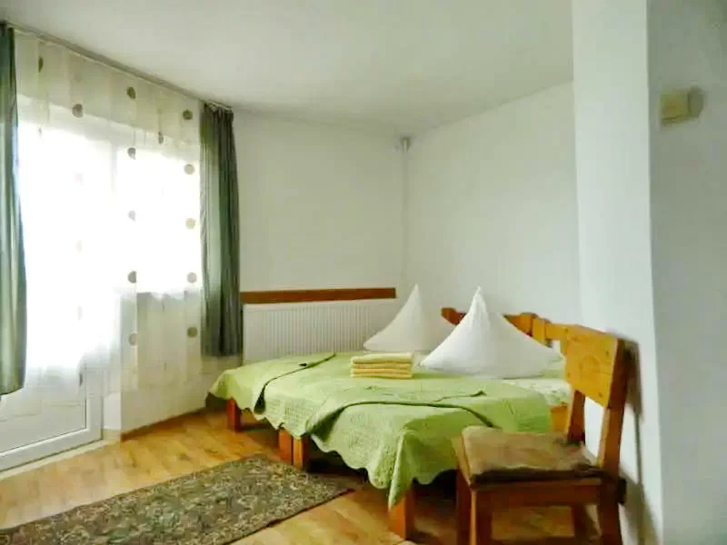 Ocna Șugatag Cazare | Motel (K1007-10) Imaginea poate fi supusă drepturilor de autor. Se recomandă contactarea titularului drepturilor.