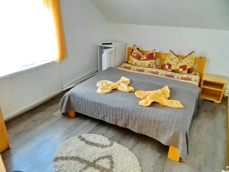 Ocna Șugatag Cazare | Motel (K1008-16) Imaginea poate fi supusă drepturilor de autor. Se recomandă contactarea titularului drepturilor.