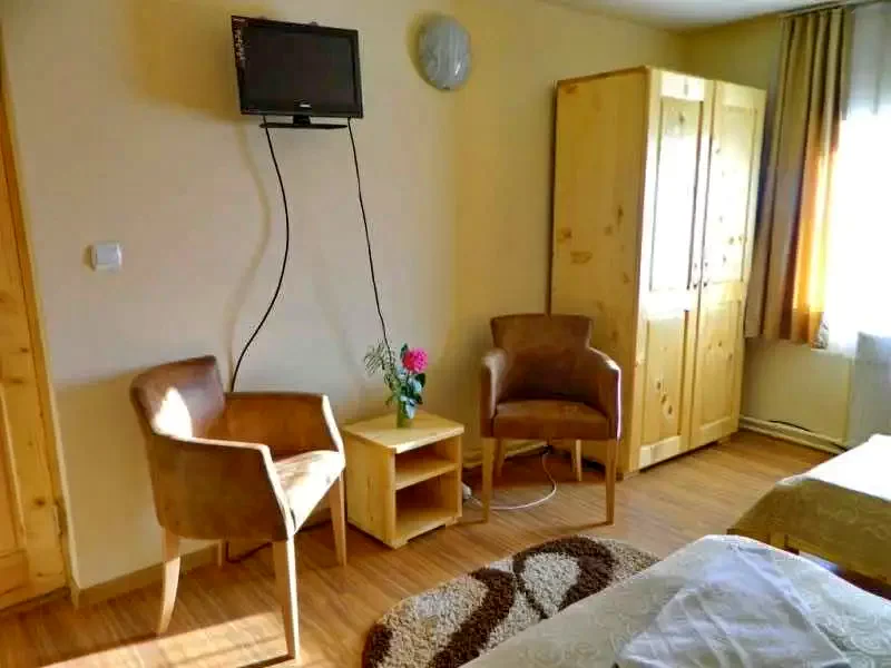 Ocna Șugatag Cazare | Motel (K1008-19) Imaginea poate fi supusă drepturilor de autor. Se recomandă contactarea titularului drepturilor.