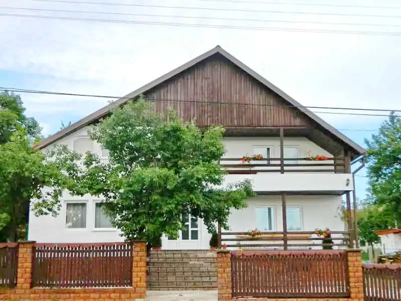 Ocna Șugatag Cazare | Motel (K1008-38) Imaginea poate fi supusă drepturilor de autor. Se recomandă contactarea titularului drepturilor.