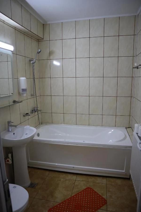 Lacu Sărat Cazare | Hotel*** (K1439-10) Imaginea poate fi supusă drepturilor de autor. Se recomandă contactarea titularului drepturilor.