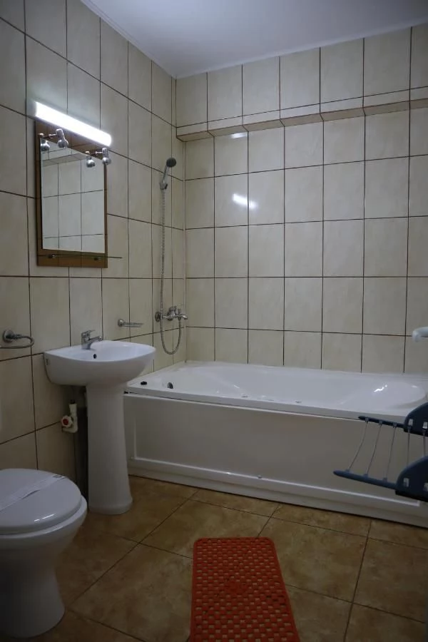 Lacu Sărat Cazare | Hotel*** (K1439-33) Imaginea poate fi supusă drepturilor de autor. Se recomandă contactarea titularului drepturilor.