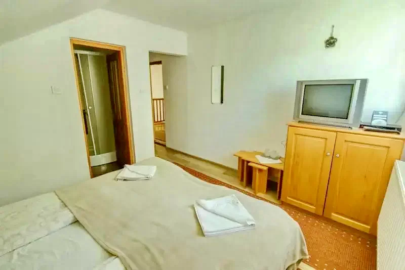 Hargitafürdő Szállás | Motel (K1217-10) A kép szerzői jogvédelem alatt állhat. Javasolt a kapcsolatfelvétel a jog tulajdonossal.