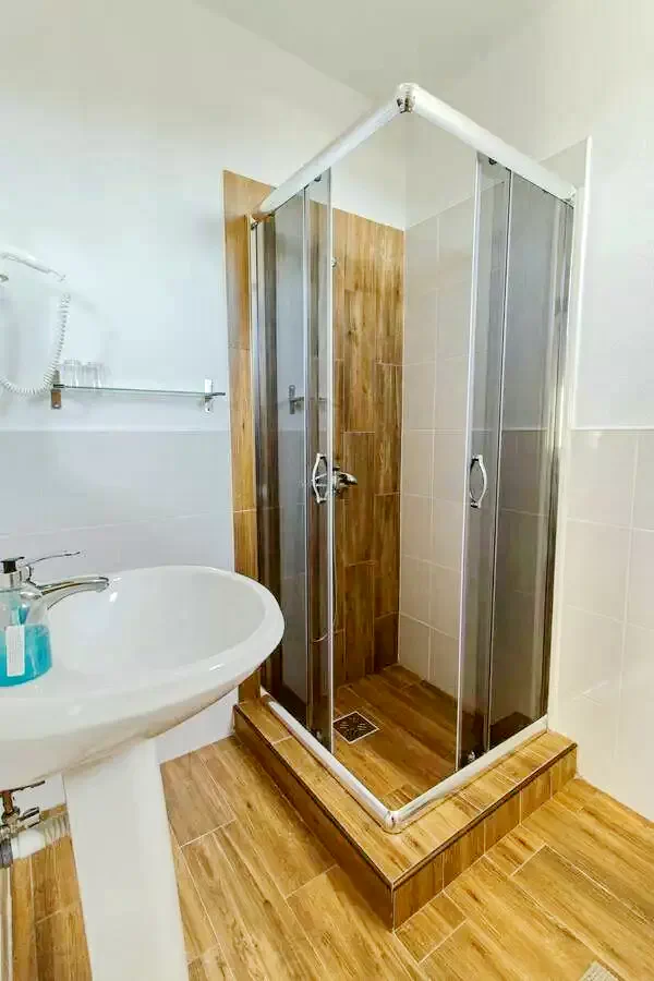 Harghita-Băi Cazare | Motel (K1217-21) Imaginea poate fi supusă drepturilor de autor. Se recomandă contactarea titularului drepturilor.