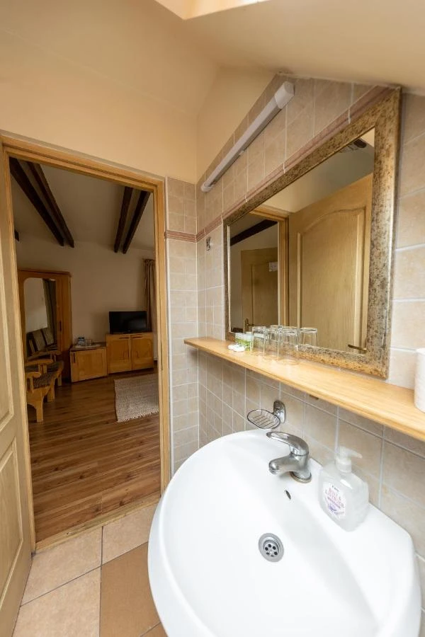 Hargitafürdő Szállás | Panzió (K0292-32) A kép szerzői jogvédelem alatt állhat. Javasolt a kapcsolatfelvétel a jog tulajdonossal.