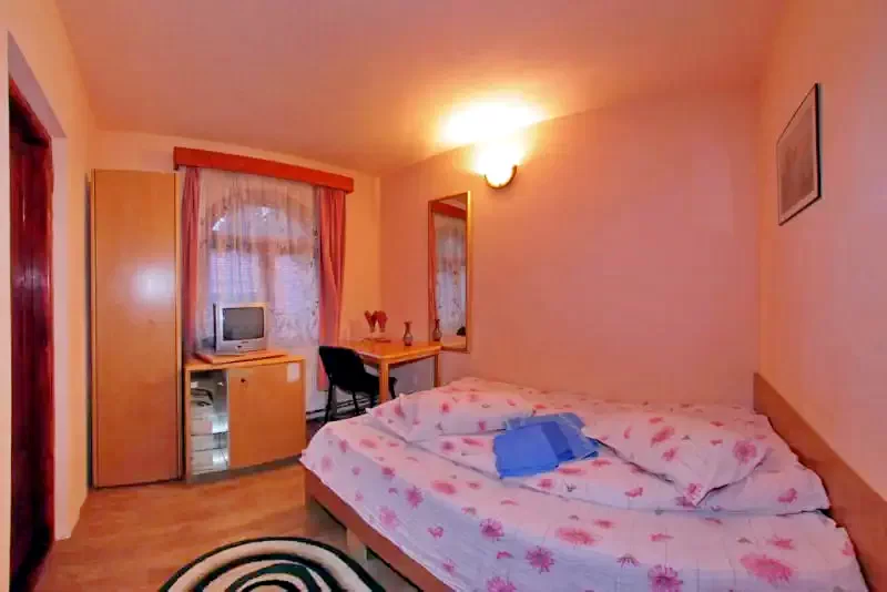 Bálványosfürdő Szállás | Motel (K0410-9) A kép szerzői jogvédelem alatt állhat. Javasolt a kapcsolatfelvétel a jog tulajdonossal.