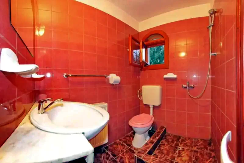 Băile Bálványos Cazare | Motel (K0410-13) Imaginea poate fi supusă drepturilor de autor. Se recomandă contactarea titularului drepturilor.