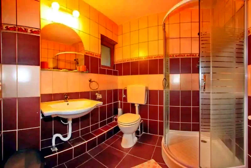 Băile Bálványos Cazare | Pensiune turistică (K0411-12) Imaginea poate fi supusă drepturilor de autor. Se recomandă contactarea titularului drepturilor.