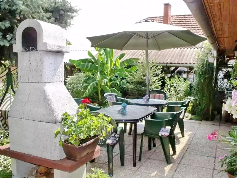 Jula Cazare | Sat de vacanță (K0013-1) Imaginea poate fi supusă drepturilor de autor. Se recomandă contactarea titularului drepturilor.