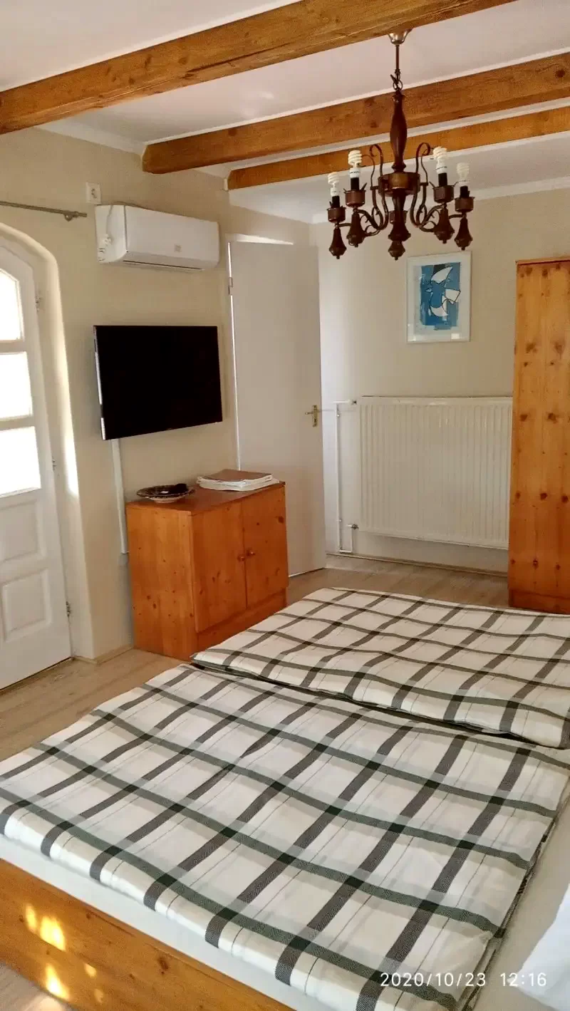 Gyula Szállás | Üdülőfalu (K0013-8) A kép szerzői jogvédelem alatt állhat. Javasolt a kapcsolatfelvétel a jog tulajdonossal.