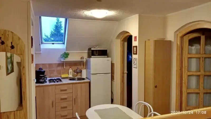 Jula Cazare | Sat de vacanță (K0013-10) Imaginea poate fi supusă drepturilor de autor. Se recomandă contactarea titularului drepturilor.