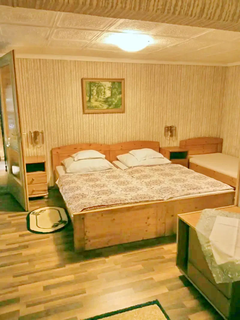 Jula Cazare | Sat de vacanță (K0013-25) Imaginea poate fi supusă drepturilor de autor. Se recomandă contactarea titularului drepturilor.