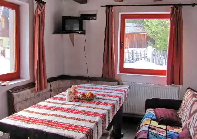 Harghita-Băi Cazare | Cabană (K0383-3) Imaginea poate fi supusă drepturilor de autor. Se recomandă contactarea titularului drepturilor.