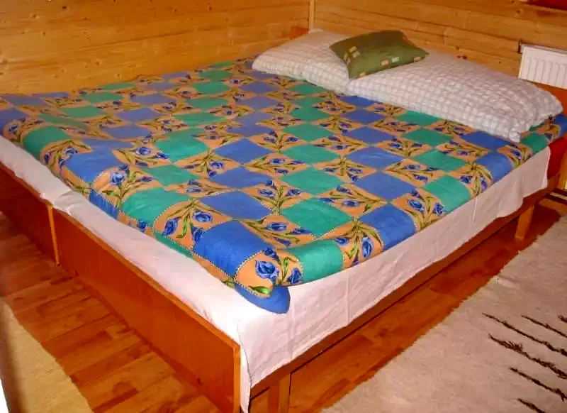 Hargitafürdő Szállás | Üdülőfalu (K0383-8) A kép szerzői jogvédelem alatt állhat. Javasolt a kapcsolatfelvétel a jog tulajdonossal.