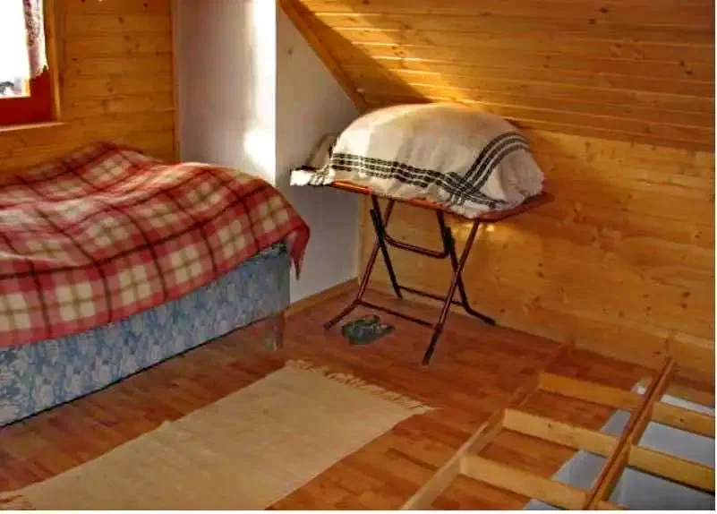 Harghita-Băi Cazare | Cabană (K0383-15) Imaginea poate fi supusă drepturilor de autor. Se recomandă contactarea titularului drepturilor.